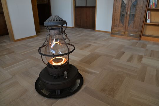 『古道具と古建具に囲まれて暮らす家』