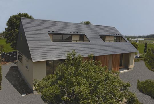 三角大屋根の家