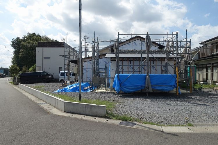 木製サッシ枠施工中１．．．