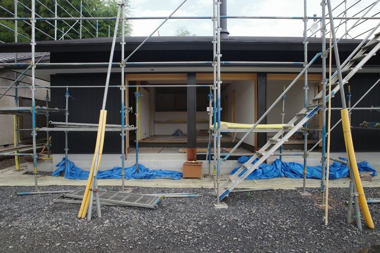 木製サッシの建て込み．．．