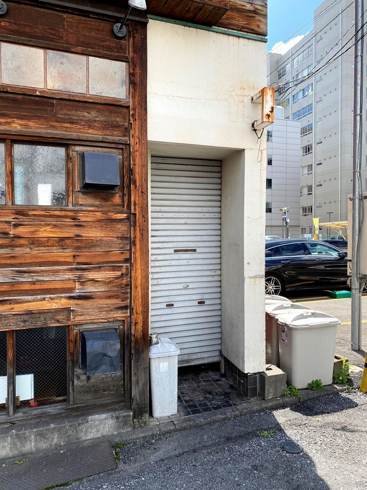 お昼はラーメン店、只今工事中．．．