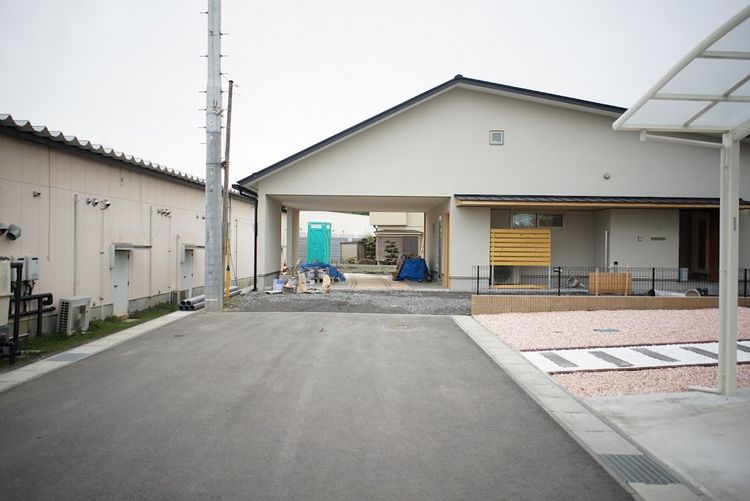 板塀、建具、そして桜開花．．．