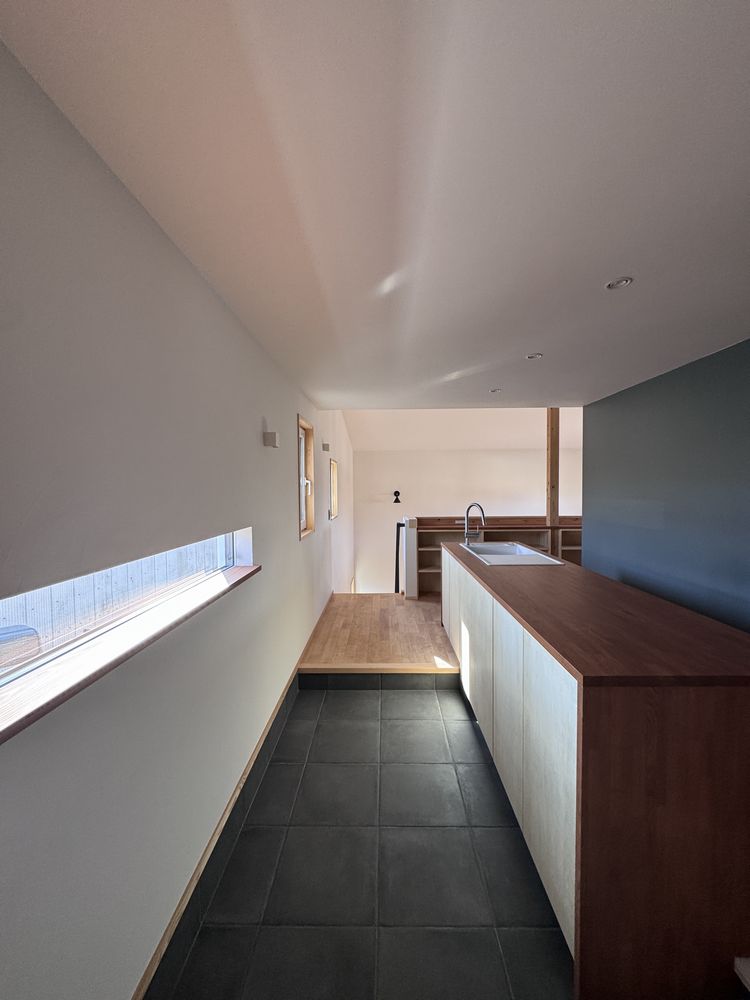 外構と植栽工事中。